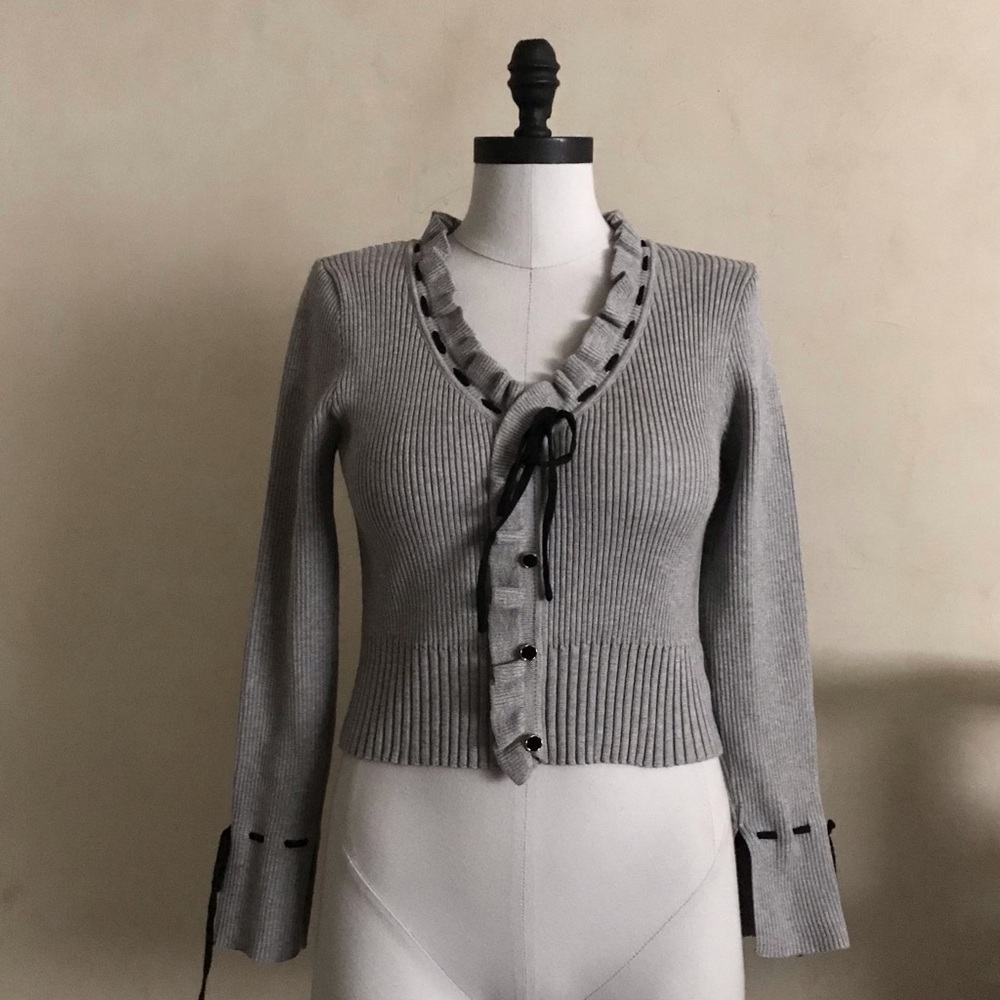 Gray Ribbed Knit Pullover - Picture 2 of 8